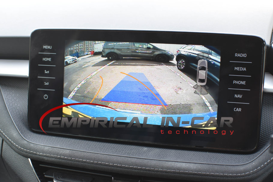 Skoda Fabia - Reverse Reversing Camera Kit - 9.2" Screen ( 2022 to February 2024 )