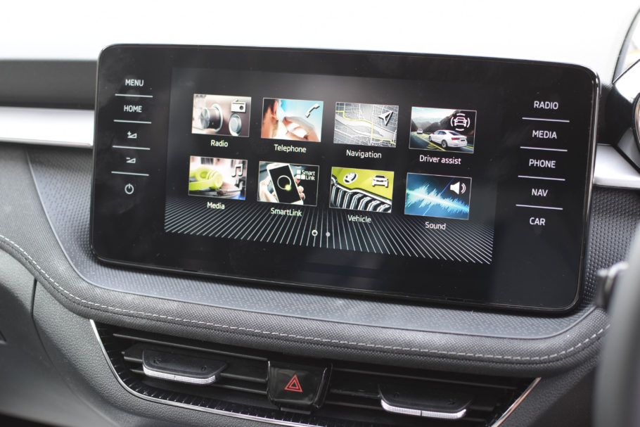 Skoda Fabia - Reverse Reversing Camera Kit - 9.2" Screen ( 2022 to February 2024 )
